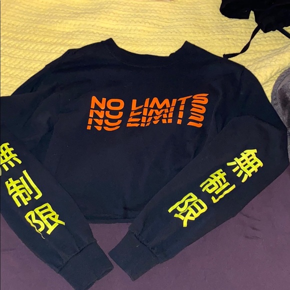 Crop top - Picture 4 of 4